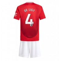 Camiseta Manchester United Matthijs de Ligt #4 Primera Equipación para niños 2024-25 manga corta (+ pantalones cortos)